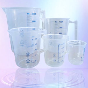 Cốc nhựa có quai vạch sơn xanh